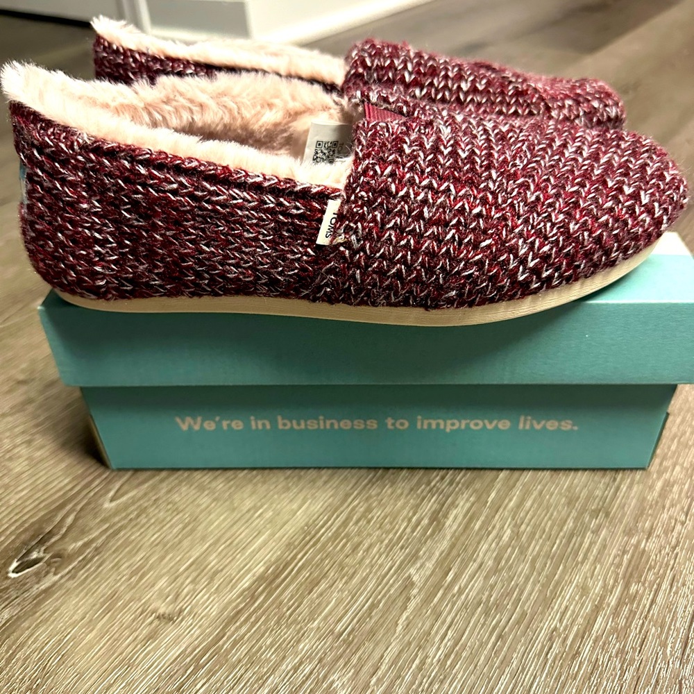 Women’s Brand New Toms Slip On Shoes Sz 6.5